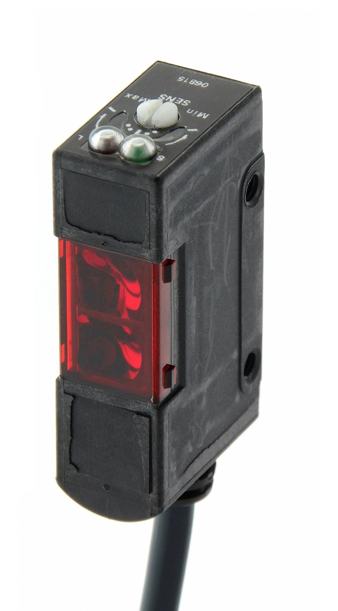 E3S-AD83 PHOTOELECTRIC SENSOR, PNP, 100MM OMRON