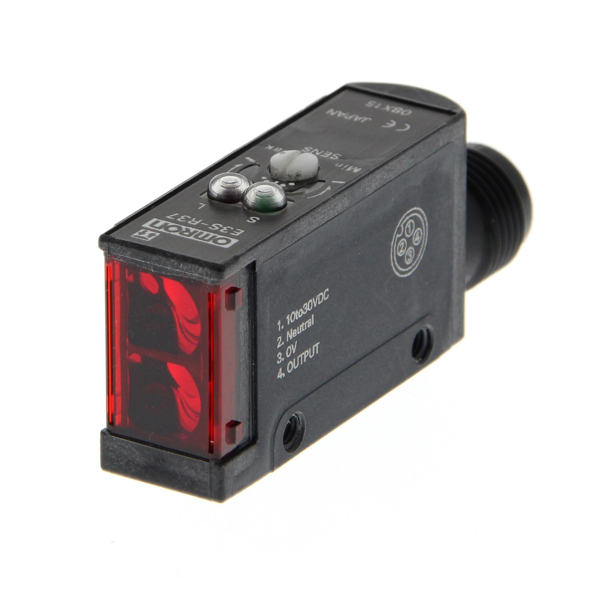 E3S-R37 PHOTOELECTRIC SENSOR, PNP, 300MM OMRON